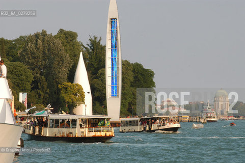 VENEZIA8/06/05 - 51 ESPOSIZIONE INTERNAZIONALE DARTE - WORK OF THE ARTIST FABRIZIO PLESSI : MARE VERTICALE  © GRAZIANO ARICI BIENNALE ©Graziano Arici/Rosebud2