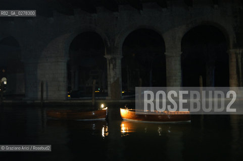 VENEZIA 8/06/05 - 51 ESPOSIZIONE INTERNAZIONALE DARTE - LARSENALE: THE INSTALLATION OF THE ARTIST LAURA BELEM: LOVERS ©Graziano Arici/Rosebud2