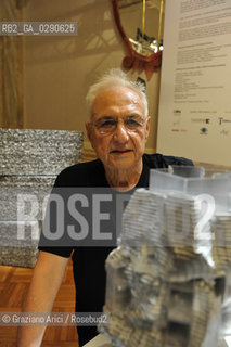 Venice 25/08/2010 - The architect Frank O.Gehry with his Project for the Luma Foundation in Parc des Ateliers in Arles Architettura architetti ©Graziano Arici/Rosebud2