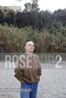 Andrej Longo,writer on a beach of Ischia, Naples, october 2008 ©Grazia Ippolito/Rosebud2