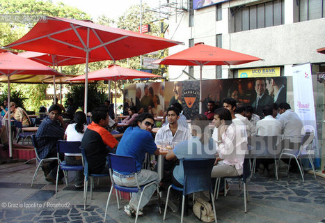 Bangalore, Karnataka, young people at Barista coffee bars chain all over India ©Grazia Ippolito/Rosebud2