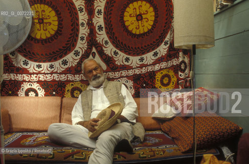 Tiziano Terzani, italian journalist and writer, in his gompa a small hut in Orsigna, Tuscany. ©Grazia Ippolito/Rosebud2