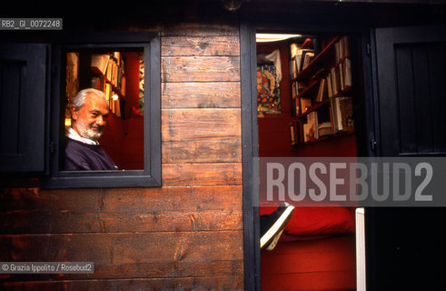 Tiziano Terzani, italian journalist and writer, in his gompa a small hut in Orsigna, Tuscany. ©Grazia Ippolito/Rosebud2