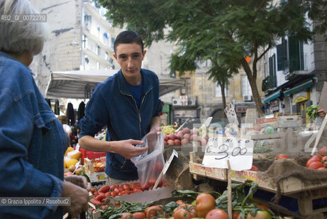 Ciro Petrone,Gomorrahs actor at his vegetables and fruits bank, at market in Neaples, 10-2008 ©Grazia Ippolito/Rosebud2