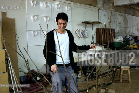 sculptor and painter Isaque Pinheiro in his studio in Porto, Portugal, 3/2008 ©Grazia Ippolito/Rosebud2