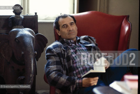 Italian writer Vincenzo Cerami, in his house in Rome ©Grazia Ippolito/Rosebud2