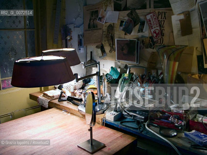 The living room of artist american french born Louise , desk and wall, where on sunday she receives artists, its called Salon, New York, 23/09/2007 ©Grazia Ippolito/Rosebud2