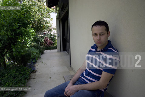 Israeli writer, journalist Ron Leshem in his garden in Ramat Gan, Tel Aviv ©Grazia Ippolito/Rosebud2