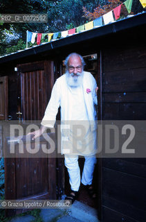 Tiziano Terzani, italian journalist and writer in his gompa a hut in Orsigna- Tuscany ©Grazia Ippolito/Rosebud2