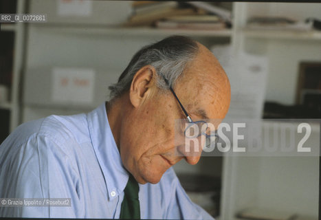 Italian journalist Guido Vergani of Corriere della Sera, son of Orio, journalist, writer in his house in Milan ©Grazia Ippolito/Rosebud2