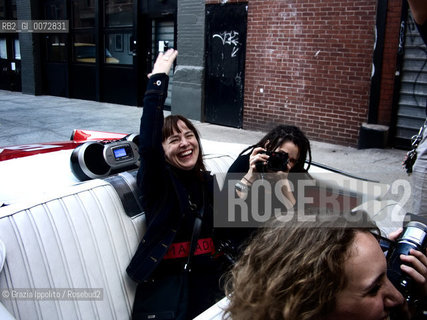 Photogapher Donna Ferrato, in a car with assistents Christina and Eva in New York, 9/2007 ©Grazia Ippolito/Rosebud2