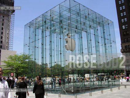 Apple Store in Fifth Avenue in New York. ©Grazia Ippolito/Rosebud2