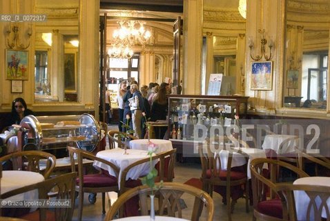 Historical caffè Gambrinus in Plebiscitos square, Naples ©Grazia Ippolito/Rosebud2