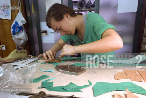 Shoemaker Daniela Ghezzo, in Segalins shop, Venice ©Grazia Ippolito/Rosebud2