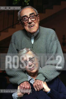 November 2000, Formia: Italian politician, journalist and writer Vittorio Foa with his wife Sesa Tatò in their home ©Grazia Ippolito/Rosebud2