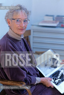 1998, Milan- British writer and sculptor Angelica Garnett, daughter of Vanessa Bell, nephew of Virginia Wolf, during an exhibition at Galleria Jannone. ©Grazia Ippolito/Rosebud2