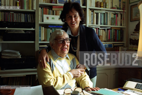 Writer Michele Prisco in his house in Naples with her daughter Annella ©Grazia Ippolito/Rosebud2