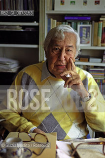 Writer Michele Prisco in his house in Naples with her daughter ©Grazia Ippolito/Rosebud2