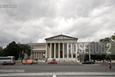 Museum of Fine Arts, Szépmvészeti Mùzeum in Heroess place in Budapest, Hungary ©Grazia Ippolito/Rosebud2