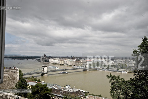 Danube river, Budapest, Hungary with Chains Bridge and Parliament ©Grazia Ippolito/Rosebud2