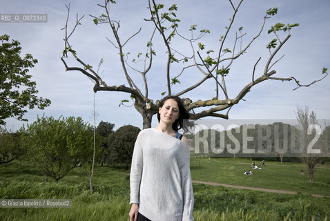 Italian novelist Annalisa Maniscalco, author of Le versioni della mezza noce published by Giulio Perrone, pictured at Parco degli Acquedotti in Rome. ©Grazia Ippolito/Rosebud2