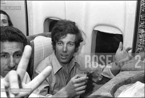 Italian skier Gustav Thoeni, coming back by plane after the winning of the Ski World Cup 1973 at Heavenly Valley, California, U.S.A. ©Grazia Ippolito/Rosebud2