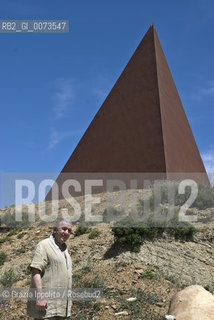 Italian mecenate Antonio Presti near La Piramide of Mauro Staccioli at Castel di Tusa, Sicily ©Grazia Ippolito/Rosebud2