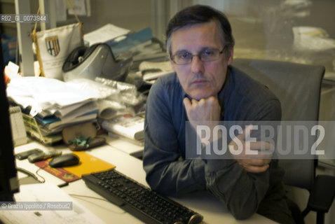 Valerio Varesi, italian writer and journalist pictured in Bologna, in the newsroom of La Repubblica ©Grazia Ippolito/Rosebud2