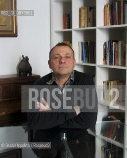 Alessandro Golinelli, italian writer, journalist, director, author of numerous books, tv programs, documentary movies, in his house in Milan. ©Grazia Ippolito/Rosebud2