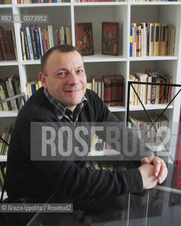 Alessandro Golinelli, italian writer, journalist, director, author of numerous books, tv programs, documentary movies, in his house in Milan. ©Grazia Ippolito/Rosebud2