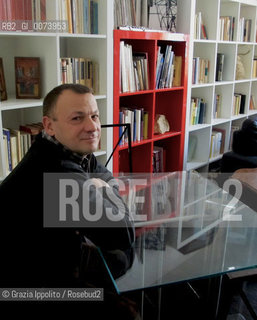 Alessandro Golinelli, italian writer, journalist, director, author of numerous books, tv programs, documentary movies, in his house in Milan. ©Grazia Ippolito/Rosebud2