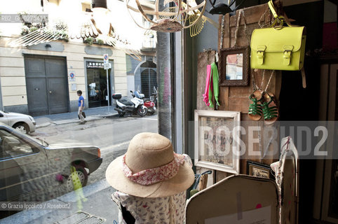 Arte in Sarpi, Milan, via P.Sarpi during the Art Festival, from 4-5 to 18-5-2013,Blue rabbits window with T.Berras painting ©Grazia Ippolito/Rosebud2