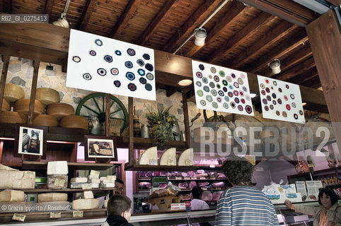 Arte in Sarpi, Milan, via P.Sarpi during the Art Festival, from 4-5 to 18-5-2013, Corradini and Migliarelli knitters at Baita del formaggio ©Grazia Ippolito/Rosebud2