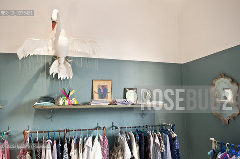 Arte in Sarpi, Milan, via P.Sarpi during the Art Festival, from 4-5 to 18-5-2013, Thomas Berras paintings at Blue Rabbit shop, ©Grazia Ippolito/Rosebud2