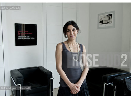 Italian writer Widad Tamimi, palestinian origin,author of Il caffè delle donne picturted in Milan ©Grazia Ippolito/Rosebud2