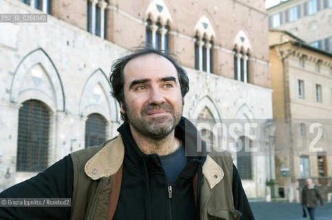 Italian writer Aberto Prunetti author of Amianto and other books as Il fioraio di Peron, Potassa pictured in Piazza del Campo in Siena.Hes also a translater of english and spanish. ©Grazia Ippolito/Rosebud2