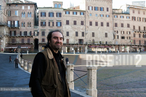 Italian writer Aberto Prunetti author of Amianto and other books as Il fioraio di Peron, Potassa pictured in Piazza del Campo in Siena.Hes also a translater of english and spanish. ©Grazia Ippolito/Rosebud2