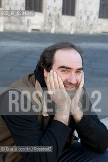 Italian writer Aberto Prunetti author of Amianto and other books as Il fioraio di Peron, Potassa pictured in Piazza del Campo in Siena.Hes also a translater of english and spanish. ©Grazia Ippolito/Rosebud2