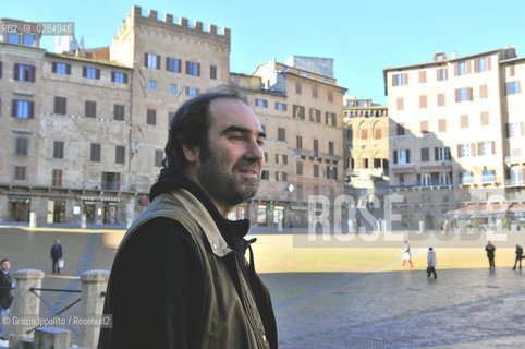 Italian writer Aberto Prunetti author of Amianto and other books as Il fioraio di Peron, Potassa pictured in Piazza del Campo in Siena.Hes also a translater of english and spanish. ©Grazia Ippolito/Rosebud2