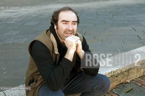 Italian writer Aberto Prunetti author of Amianto and other books as Il fioraio di Peron, Potassa pictured in Piazza del Campo in Siena.Hes also a translater of english and spanish. ©Grazia Ippolito/Rosebud2