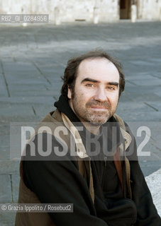 Italian writer Aberto Prunetti author of Amianto and other books as Il fioraio di Peron, Potassa pictured in Piazza del Campo in Siena.Hes also a translater of english and spanish. ©Grazia Ippolito/Rosebud2
