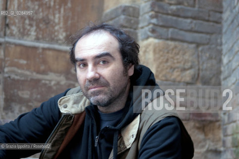 Italian writer Aberto Prunetti author of Amianto and other books as Il fioraio di Peron, Potassa pictured in Piazza del Campo in Siena.Hes also a translater of english and spanish. ©Grazia Ippolito/Rosebud2
