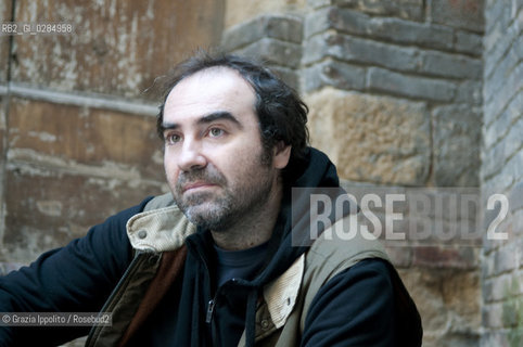 Italian writer Aberto Prunetti author of Amianto and other books as Il fioraio di Peron, Potassa pictured in Piazza del Campo in Siena.Hes also a translater of english and spanish. ©Grazia Ippolito/Rosebud2