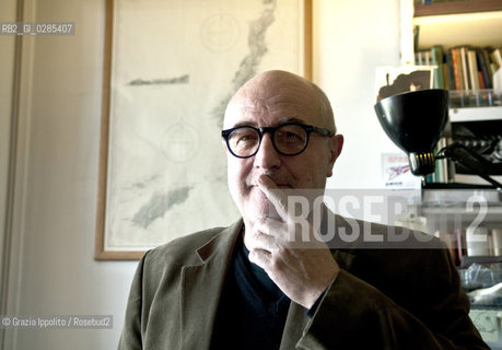 Francesco Pecoraro, italian writer and architect,in his house in Rome. Author of La vita in tempo di pacepublished by Ponte alle Grazie ©Grazia Ippolito/Rosebud2