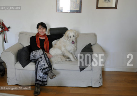 Antonella Ossorio, author of La Mammana published by Einaudi in her house in Naples with dog Anita ©Grazia Ippolito/Rosebud2
