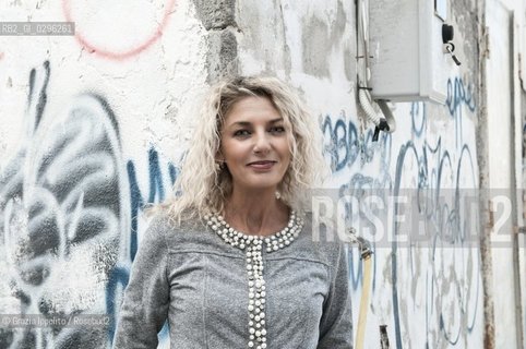 Maria Rosaria Selo, neapolitan writer, author of Iosonodoloreand La donna immaginariapublished by Kairos, pictured in Pozzuoli ©Grazia Ippolito/Rosebud2
