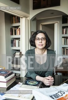 Paola Capriolo, author of numerous books translated in many countries,the first La grande Eulaliapublished by Feltrinelli in 1988, the last Mi ricordoby Giunti in 2015, pictured in her house in Milan with her cat Ela ©Grazia Ippolito/Rosebud2