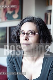 Paola Capriolo, author of numerous books translated in many countries,the first La grande Eulaliapublished by Feltrinelli in 1988, the last Mi ricordoby Giunti in 2015, pictured in her house in Milan with her cat Ela ©Grazia Ippolito/Rosebud2