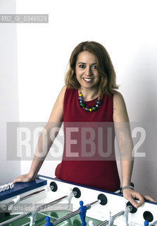 Claudia De Lillo alias Elasti, journalist, writer, author of Dire fare baciare, Alla pari, Non solo mamma on D la Repubblica, pictured in her house in Milano. ©Grazia Ippolito/Rosebud2