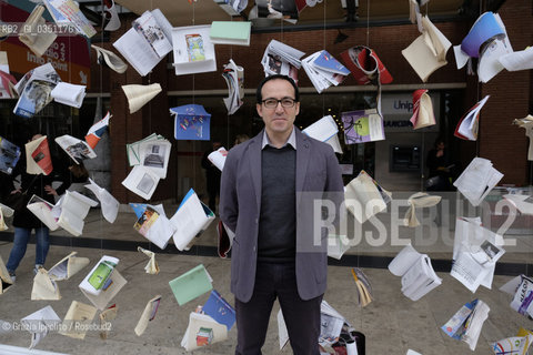 Burhan Sönmez was born in Turkey. He grew up speaking Turkish and curdish, then later moved to Istanbul where he worked for a time as a lawyer. In Rome at Libricome with his last book Istanbul Istanbul ©Grazia Ippolito/Rosebud2